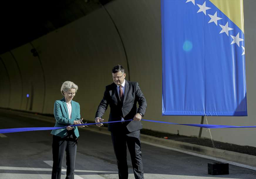 EU DALA 23,3 MILIONA EVRA Svečanim presijecanjem trake otvoren tunel "Ivan" na Koridoru "Pet ce" (FOTO)