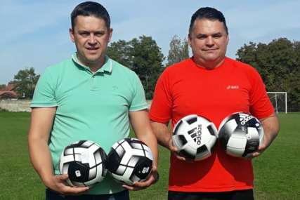 Nova misija velikog humaniste: Zoran Mijić Mrmi dijeli lopte i sportsku opremu (FOTO)