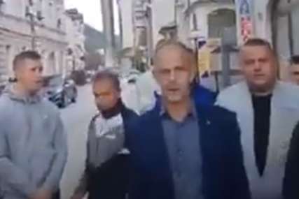 "U našem selu živi 70 ljudi, Dodik dobio 103 glasa" Bošnjaci iz Zvornika protestovali, tvrde da su pokradeni (VIDEO)