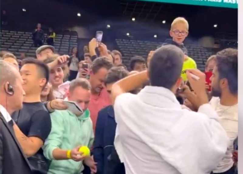 MANIJA ZBOG ĐOKOVIĆA Navijači pohrlili da dođu do srpskog tenisera (VIDEO)