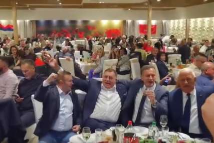 UZAVRELA ATMOSFERA Dodik zapjevao "Romaniju" i poslao posebnu poruku (VIDEO)