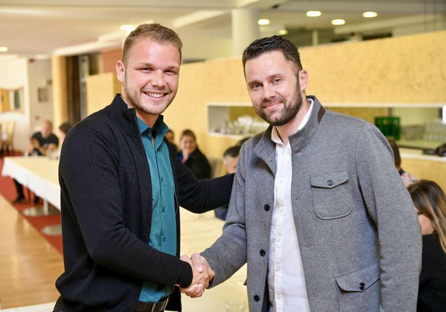 "Mlad i čestit čovjek" Stanivuković u posjeti "Akvani", stisak ruke sa novim direktorom (FOTO)