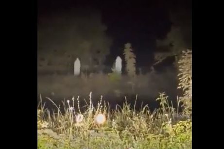 DUHOVI U HERCEGOVINI Osobe u bijelim plahtama snimljene u šetnji (VIDEO)