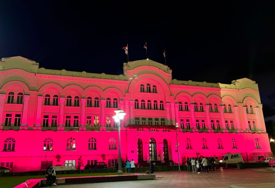 Obilježavanje mjeseca borbe protiv karcinoma dojke: Gradska uprava večeras simbolično u roze boji (FOTO)