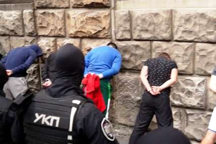 POVRIJEDILI 12 POLICAJACA Uhapšen 21 navijač zbog nereda na “Evroprajdu”