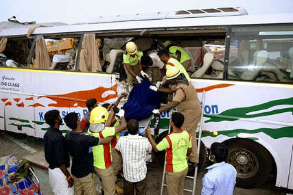 Poginuli svatovi: U Indiji 25 ljudi izgubilo život u teškoj saobraćajnoj nesreći
