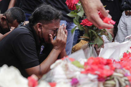 INDONEZIJA TUGUJE Obustavljena takmičenja, istraga povodom tragedije (FOTO)
