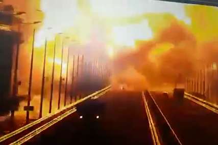 Objavljeno ko je vlasnik kamiona: Evo kako izgleda Krimski most nakon eksplozije (VIDEO)