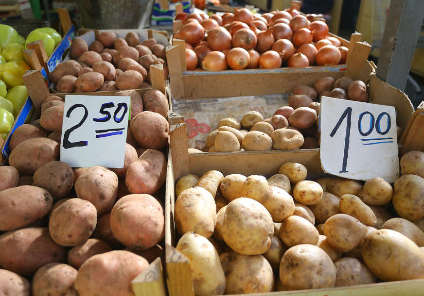 Ni pijace nisu što su bile: Cijene povrća "zapaprile"  kućne budžete građanima Srpske