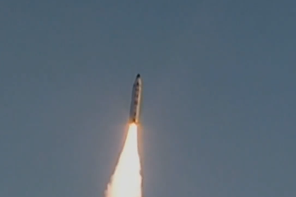 Sjeverna Koreja ispalila 2 balističke rakete prema moru "Želimo razviti novo strateško oružje i ubrzati nuklearni program"
