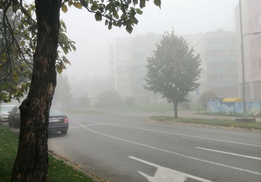 VOZAČI, VOZITE OPREZNO Mjestimično gusta magla smanjuje vidljivost u kotlinama