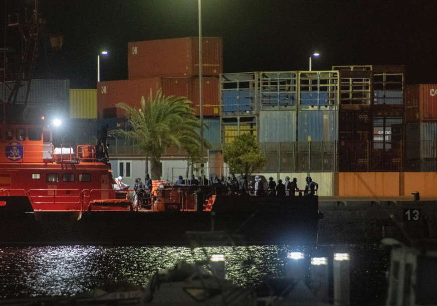 Poginulo 15 ljudi: Prevrnuo se čamac sa migrantima kod grčkog ostrva Lezbos