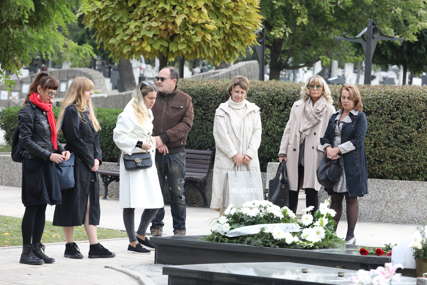 Godišnjica smrti poznate glumice: Prijatelji i porodica se okupili da obilježe 4 godine bez Milene Dravić (FOTO)