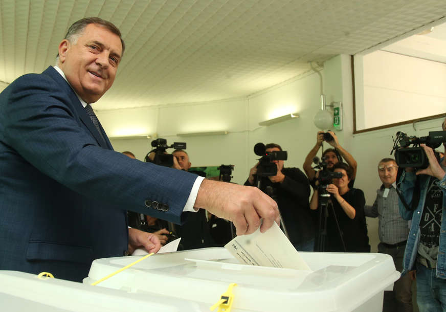 "Izbori će donijeti stabilne institucije" Dodik poručio da su ljudi opredijeljeni da glasaju za mir i stabilnost