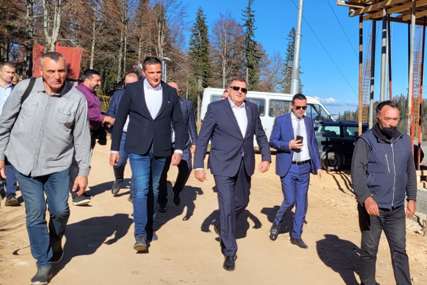OVO NISU OČEKIVALI Dodik obišao gradilište i častio radnike