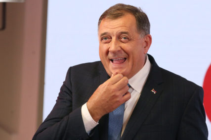 Dodik sumirao izbore “Ja sam novi predsjednik Srpske i NAJBOLJI PROFESOR U POLITICI”