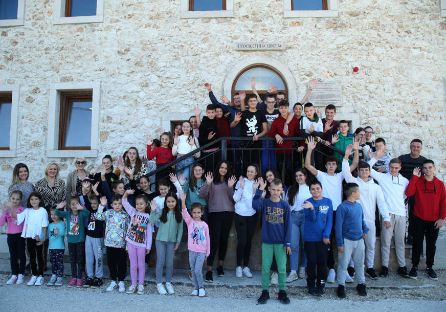 Mostar se piše srcem, na ćirilici: Nova mladost jedne od najstarijih škola u BiH  (FOTO, VIDEO)