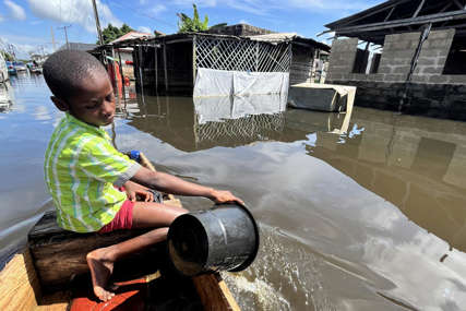 TUGA DO NEBA Poplave odnijele 600 života