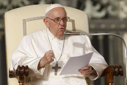 "Svijet na ivici provalije" Papa apeluje na vjerske vođe da se suprotstave novoj trci u naoružanju