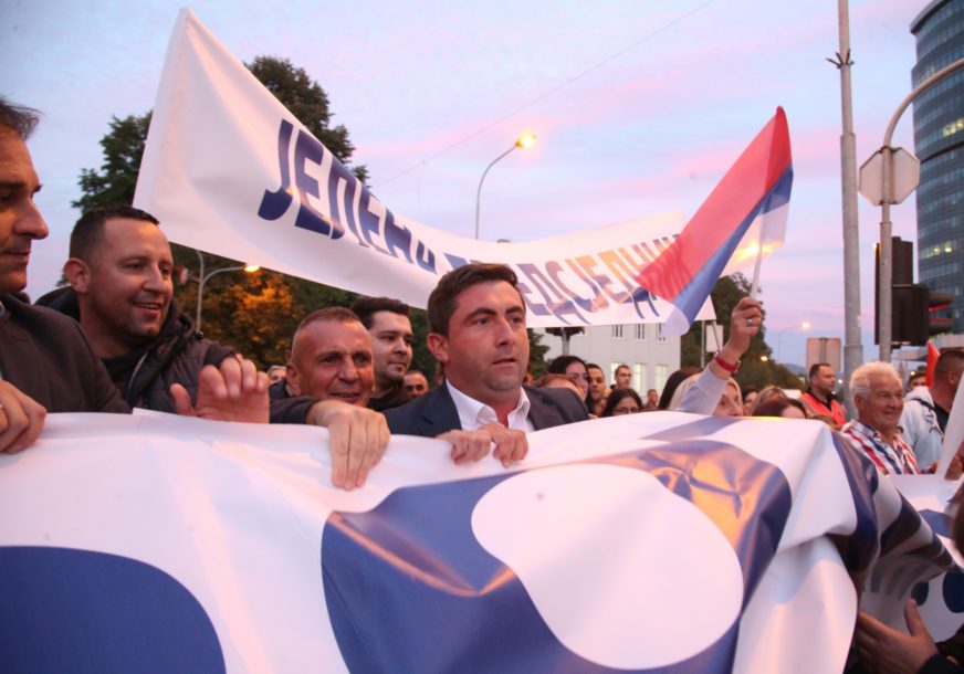 Ljubiša Petrović na protestu opozicije u Banjaluci
