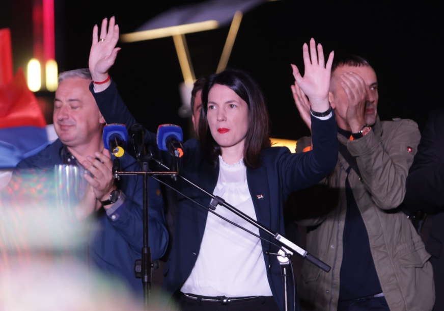 "Odlazite, narod vas neće" Jelena Trivić iznijela 2 zahtjeva opozicije (FOTO)