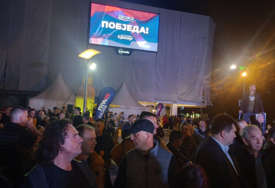 "POBJEDA" Šarović je skup opozicije pratio iz mase, ali je stao na pogrešno mjesto (FOTO)