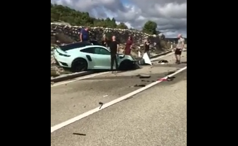 Srećom izbjegnuta tragedija: Sudarili se automobil i cisterna, "porše" u neprepoznatljivom stanju (VIDEO)