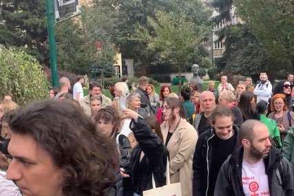 "Nije porodična tragedija, već ubistvo" Protesti protiv femicida u više gradova BiH (VIDEO)