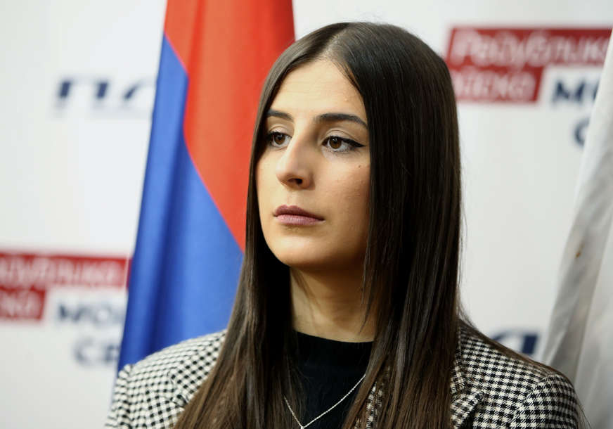 “Borba za fotelje, nebriga o višečlanim porodicama” Vukomanovićeva proziva vlast