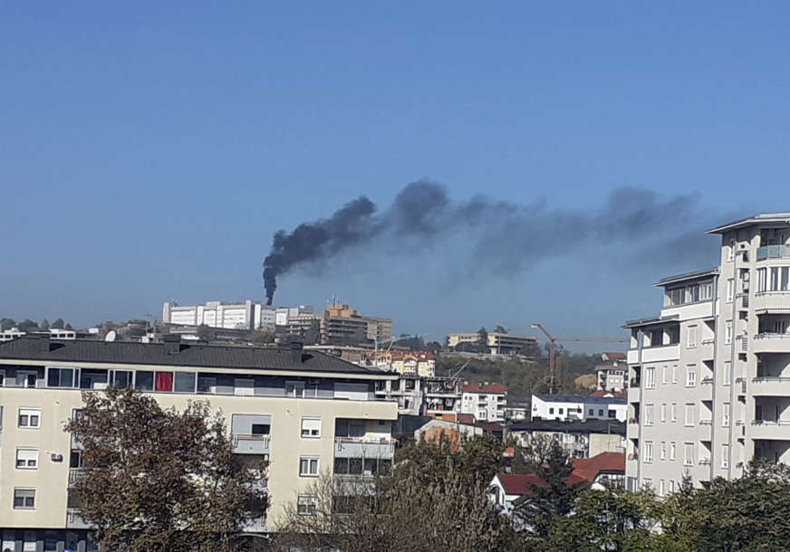 Građanima nije svejedno: Evo zašto se crni dim svaki dan vijori iznad UKC Srpske