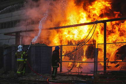 NASTRADALO 6 DJECE Požar “progutao” porodičnu kuću, poginulo najmanje 8 osoba