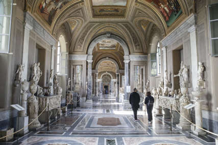 OŠTEĆENA VRIJEDNA KOLEKCIJA Muškarac polupao dvije rimske biste u vatikanskom muzeju