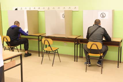 Hercegovci na glasačkim mjestima: Kasnilo otvaranje jednog biračkog mjesta u Trebinju