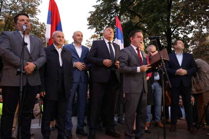 "Hoće da promijene volju naroda" Počeo miting vladajuće koalicije u Banjaluci (FOTO)