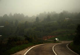 Jutros pretežno suvi kolovozi:  magla smanjuje vidljivost, a prisutna i poledica u višim predjelima