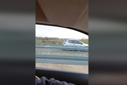 Kamikaza ponovo za volanom: Vozio u suprotnom smjeru na auto-putu Gradiška - Banjaluka (VIDEO)