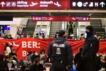 Klimatski aktivisti blokirali put do berlinskog aerodroma "Tražimo mjere koje će riješiti problem klimatskih promjena"