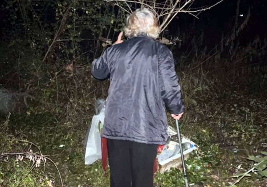 Baka u šumi okružena kesicama droge: Evo šta je pronašla policija kod starice (FOTO)