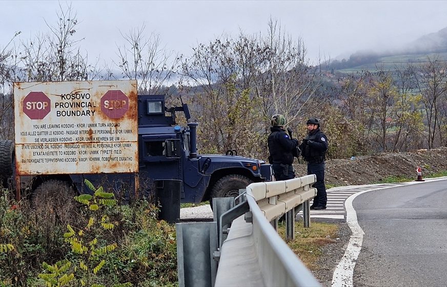 Krenuli kako bi uručili humanitarnu pomoć: Zbog motociklista oklopna vozila Kosovske policije upućena ka Jarinju