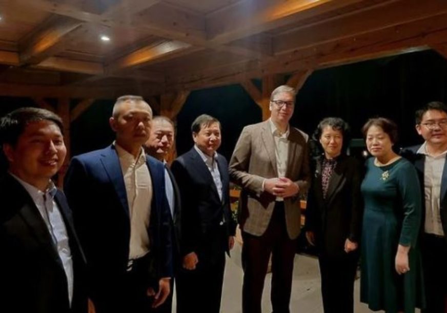 Aleksandar Vučić dočekao prijatelje iz Kine