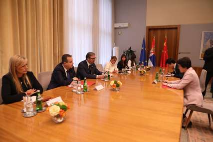 Informisao je da je Beograd ispoštovao Briselski sporazum: Aleksandar Vučić se sastao sa ambasadorkom Kine Čen Bo