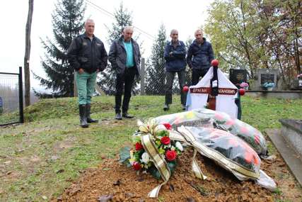Mladi heroj stigao u rodno selo 31 godinu nakon pogibije: U Kijevcima pod Kozarom sahranjen Dragan Draganović, saborac Milana Tepića (FOTO)