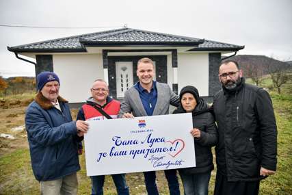 Dočekali topli dom: Teško bolesna Milica i njena porodica konačno dobili kuću (FOTO)