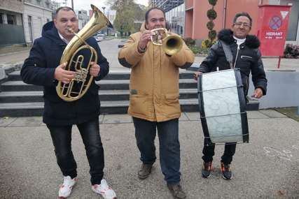 Trubarenje nije gluvarenje nego ljubav i profesija: Muzičari iz Vranjske Banje 20 godina sviraju u Gradiški (FOTO)