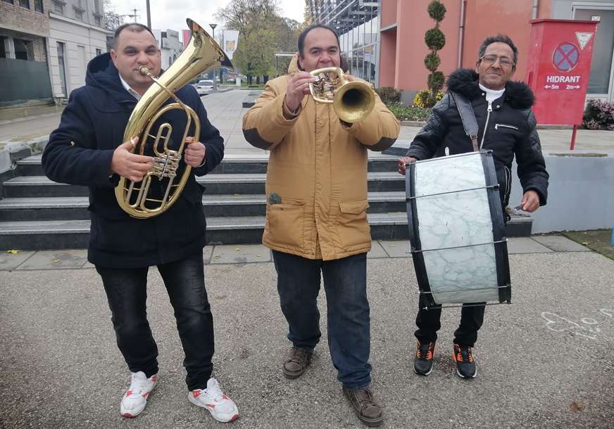 Trubarenje nije gluvarenje nego ljubav i profesija: Muzičari iz Vranjske Banje 20 godina sviraju u Gradiški (FOTO)
