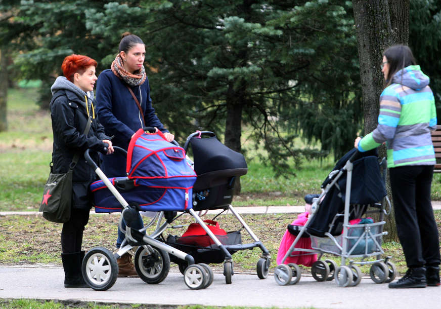 Počela isplata novembarskih naknada: Dječji dodatak prima skoro 21.300 mališana u Srpskoj