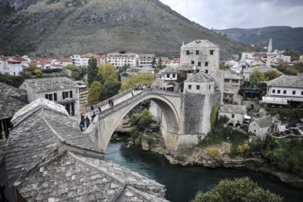 “Sramna i skandalozna odluka” Za ćirilicu nema mjesta na ulicama Mostara
