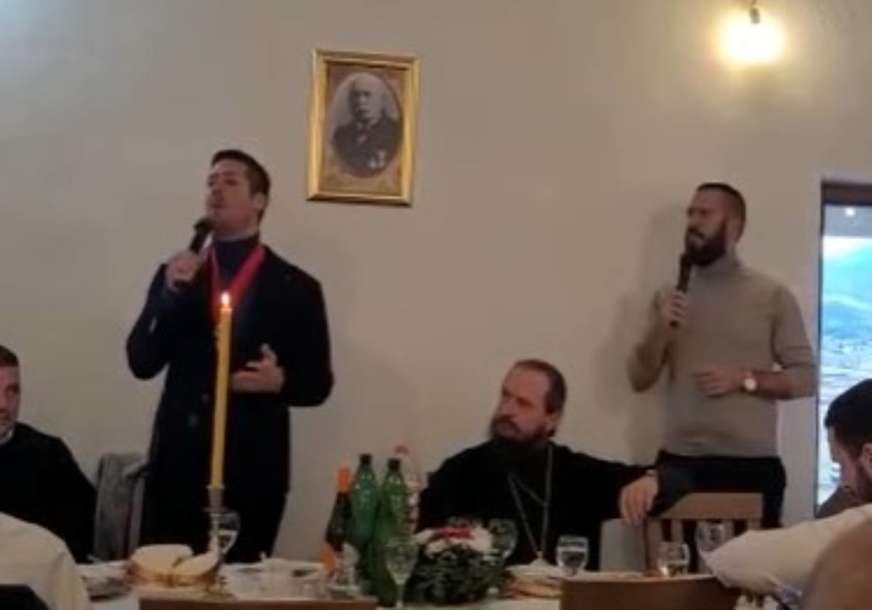 "Tamo kod najdaljih brda" Braća Rokvić zapjevala u očevom zavičaju, pomogli izgradnju putu kod Petrovca (VIDEO)