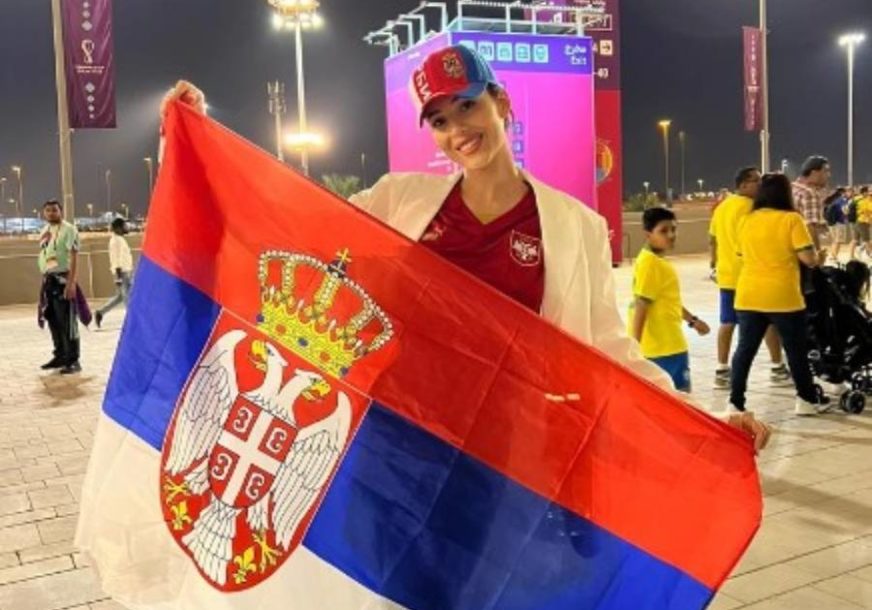 Anastasija Raznatović srži zastavu