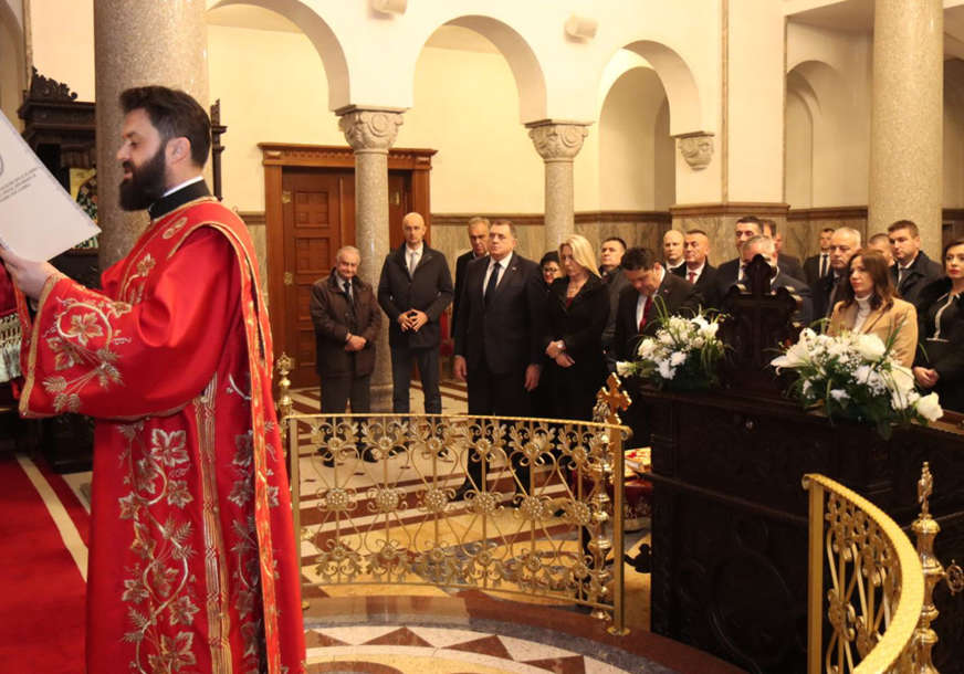 Svečano u Hramu Hrista Spasitelja: Zvaničnici i poslanici Srpske položili vjerski dio zakletve (FOTO)